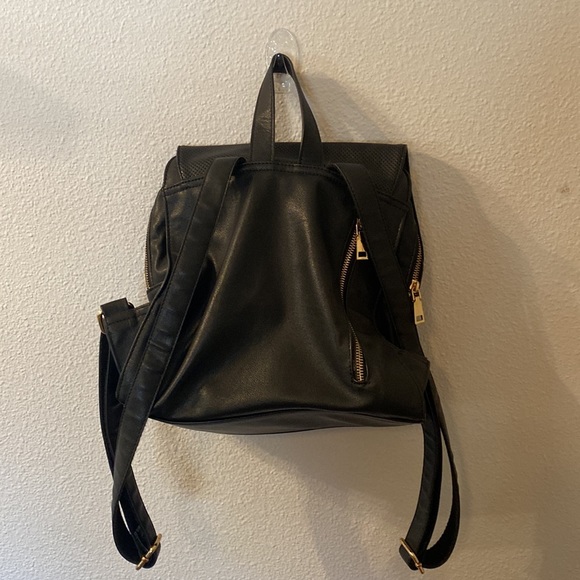 Urban Expressions black backpack - Picture 3 of 6